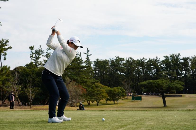 西郷真央のアイアンスイング連続写真【2021年JLPGAツアーチャンピオンシップリコーカップ】