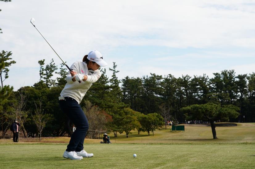 西郷真央のアイアンスイング連続写真【2021年JLPGAツアーチャンピオンシップリコーカップ】