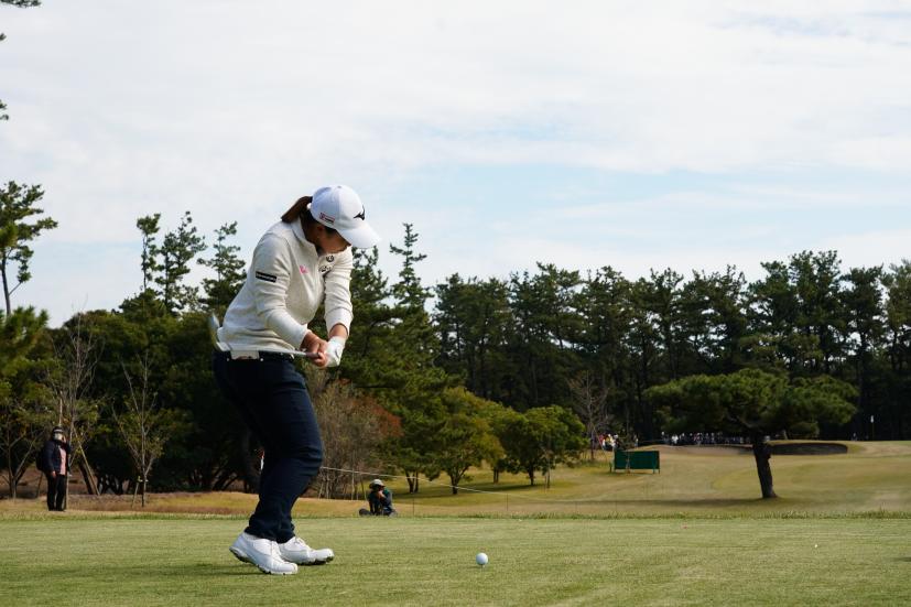 西郷真央のアイアンスイング連続写真【2021年JLPGAツアーチャンピオンシップリコーカップ】
