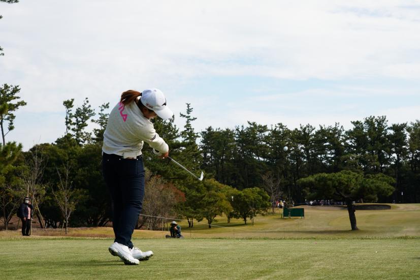 西郷真央のアイアンスイング連続写真【2021年JLPGAツアーチャンピオンシップリコーカップ】