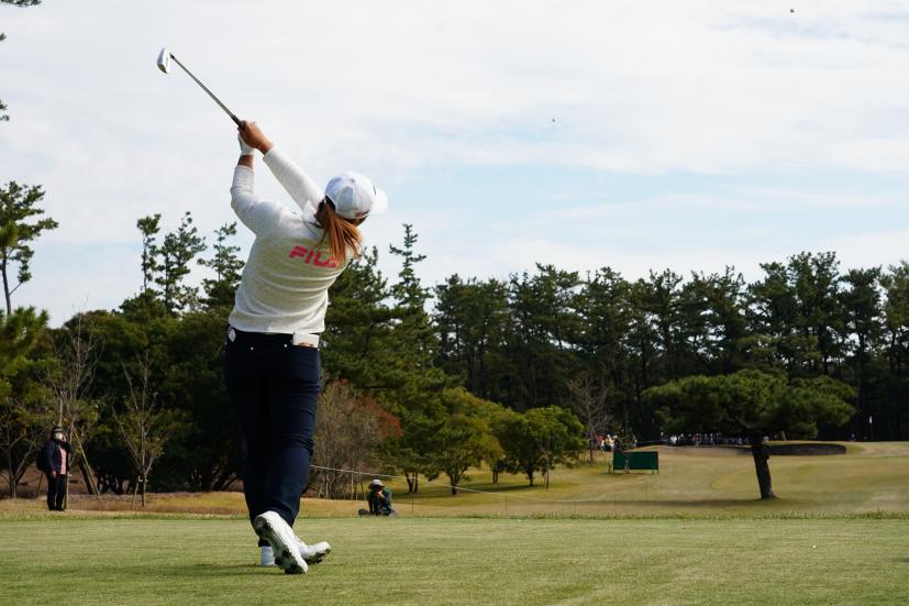 西郷真央のアイアンスイング連続写真【2021年JLPGAツアーチャンピオンシップリコーカップ】