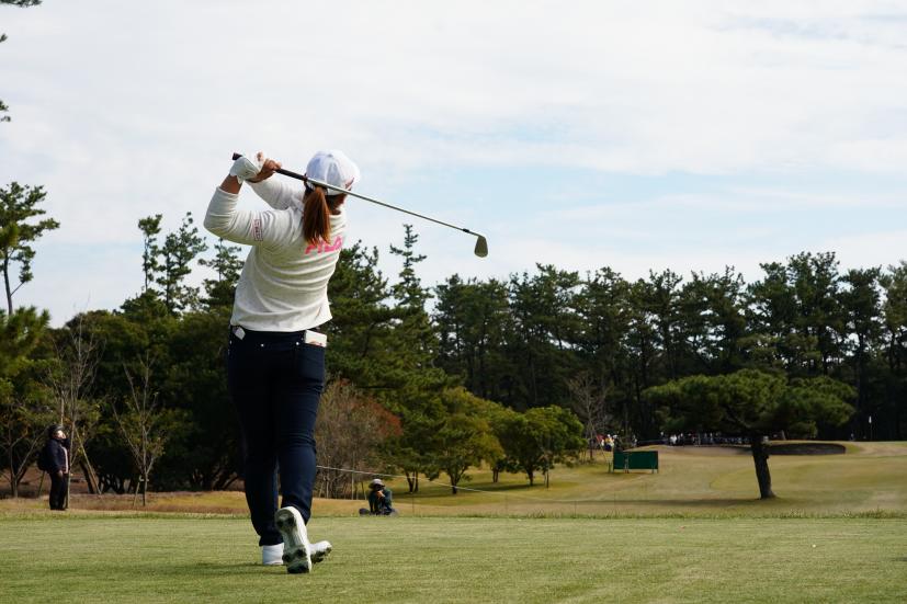 西郷真央のアイアンスイング連続写真【2021年JLPGAツアーチャンピオンシップリコーカップ】