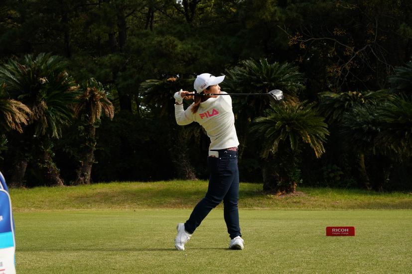 西郷真央のドライバースイング連続写真【2021年JLPGAツアーチャンピオンシップリコーカップ】
