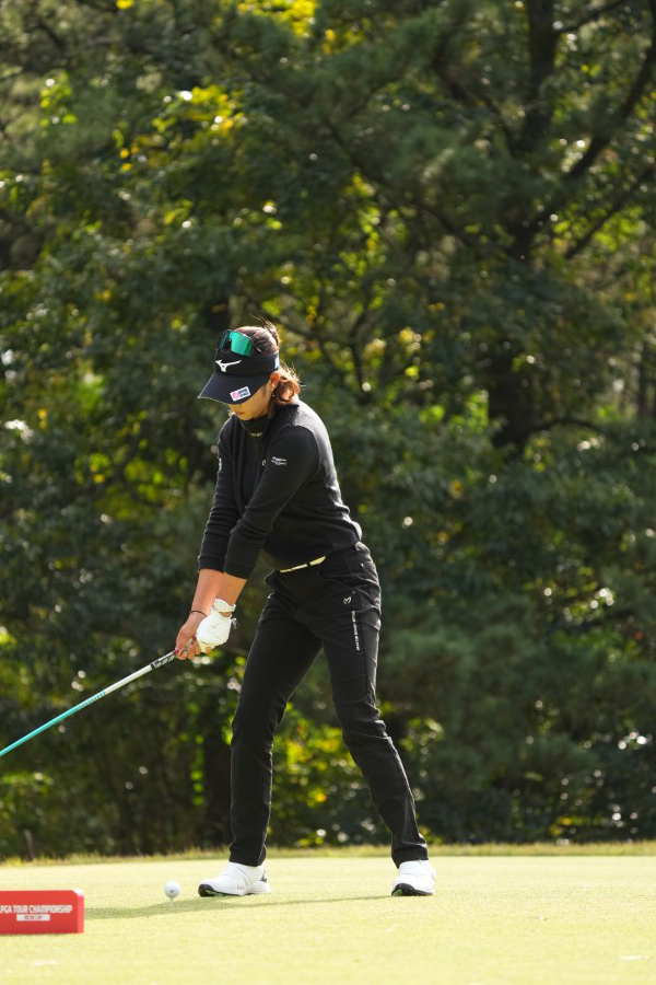 原英莉花のドライバースイング（斜め前）連続写真【2021年JLPGAツアーチャンピオンシップリコーカップ】