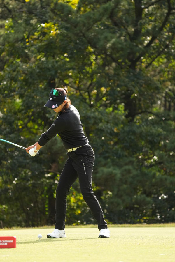 原英莉花のドライバースイング（斜め前）連続写真【2021年JLPGAツアーチャンピオンシップリコーカップ】