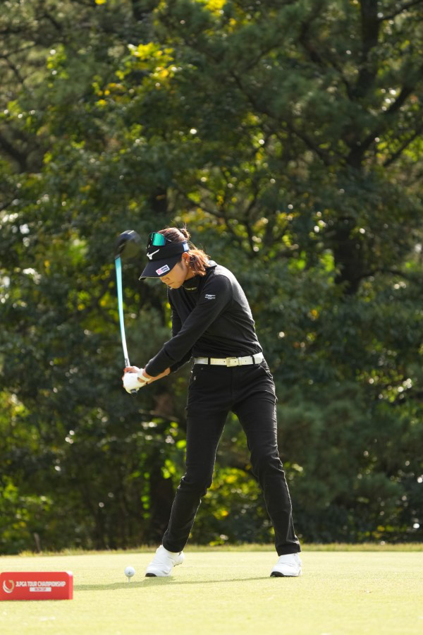 原英莉花のドライバースイング（斜め前）連続写真【2021年JLPGAツアーチャンピオンシップリコーカップ】