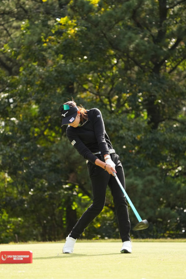 原英莉花のドライバースイング（斜め前）連続写真【2021年JLPGAツアーチャンピオンシップリコーカップ】