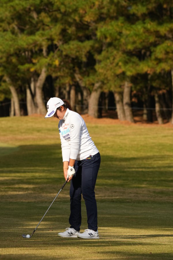 稲見萌寧のウェッジスイング連続写真【2021年JLPGAツアーチャンピオンシップリコーカップ】