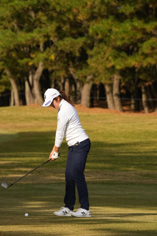 稲見萌寧のウェッジスイング連続写真【2021年JLPGAツアーチャンピオンシップリコーカップ】