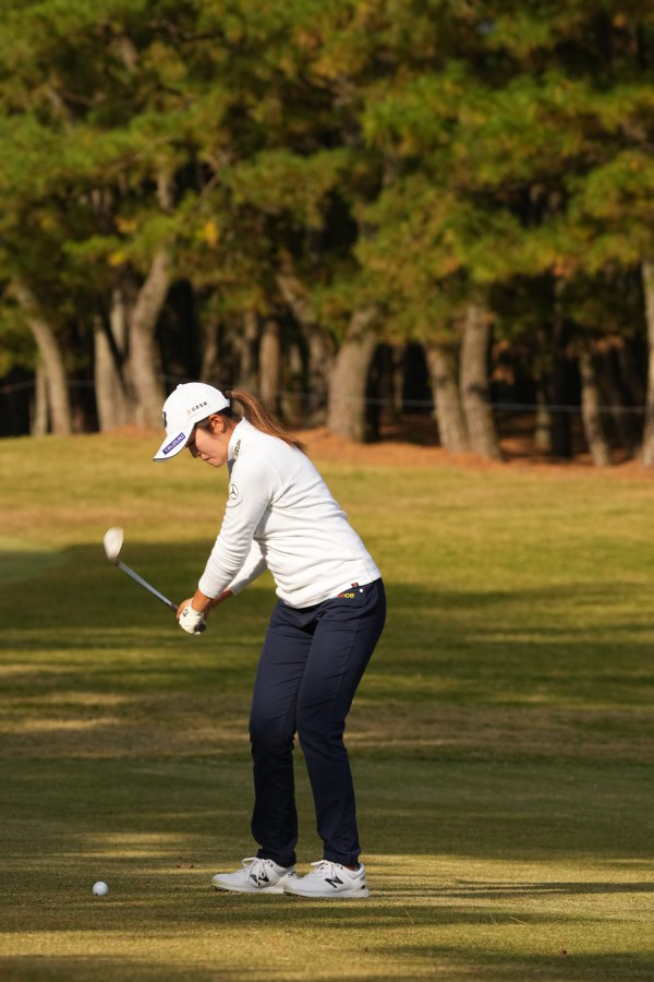 稲見萌寧のウェッジスイング連続写真【2021年JLPGAツアーチャンピオンシップリコーカップ】