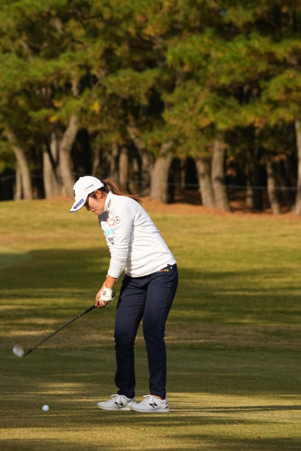 稲見萌寧のウェッジスイング連続写真【2021年JLPGAツアーチャンピオンシップリコーカップ】