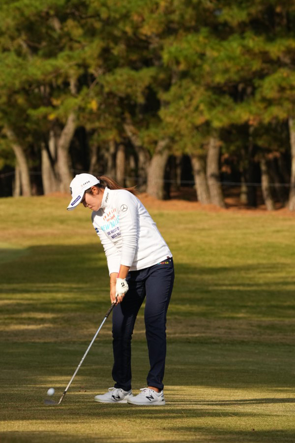 稲見萌寧のウェッジスイング連続写真【2021年JLPGAツアーチャンピオンシップリコーカップ】