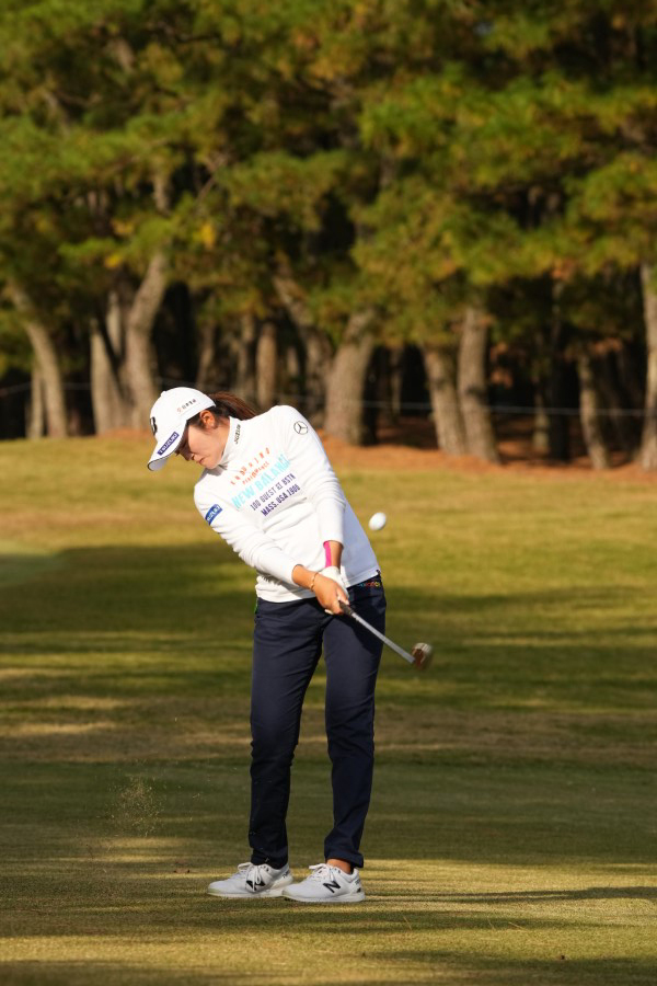 稲見萌寧のウェッジスイング連続写真【2021年JLPGAツアーチャンピオンシップリコーカップ】