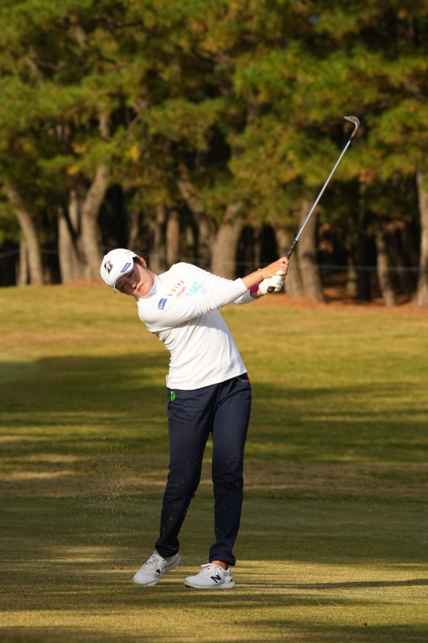 稲見萌寧のウェッジスイング連続写真【2021年JLPGAツアーチャンピオンシップリコーカップ】