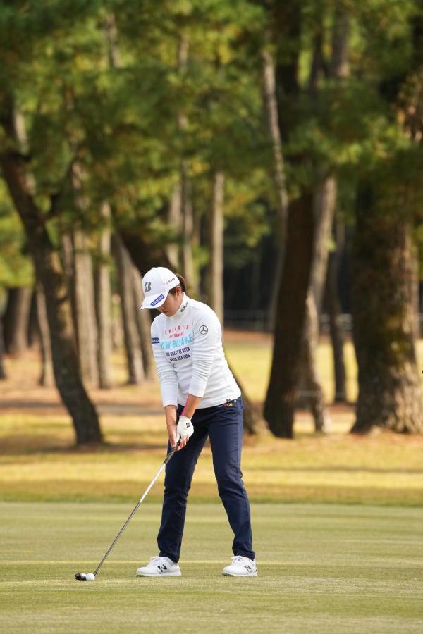 稲見萌寧のフェアウェイウッドスイング連続写真【2021年JLPGAツアーチャンピオンシップリコーカップ】