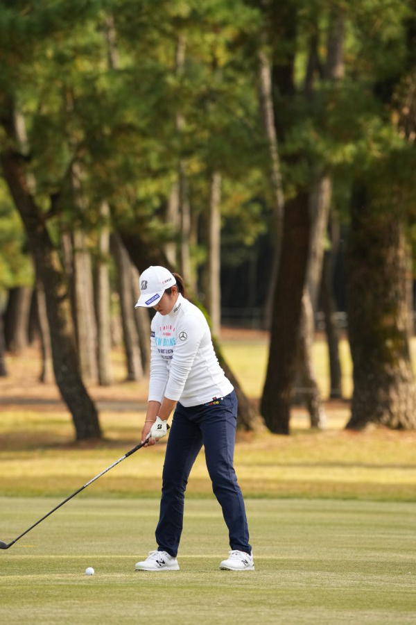 稲見萌寧のフェアウェイウッドスイング連続写真【2021年JLPGAツアーチャンピオンシップリコーカップ】