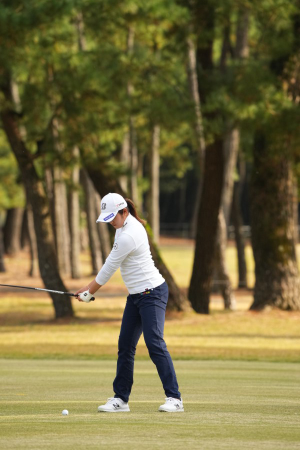 稲見萌寧のフェアウェイウッドスイング連続写真【2021年JLPGAツアーチャンピオンシップリコーカップ】