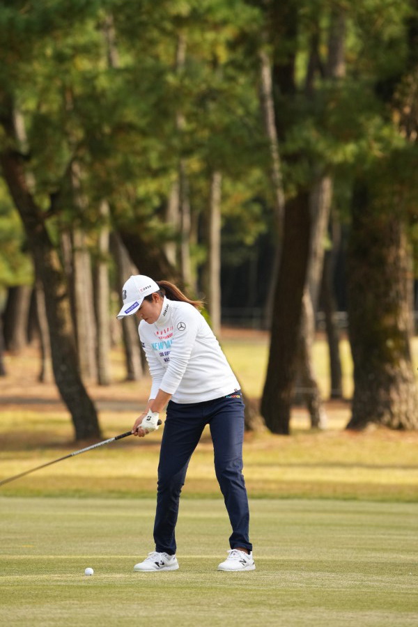 稲見萌寧のフェアウェイウッドスイング連続写真【2021年JLPGAツアーチャンピオンシップリコーカップ】