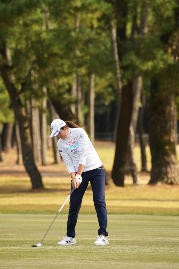 稲見萌寧のフェアウェイウッドスイング連続写真【2021年JLPGAツアーチャンピオンシップリコーカップ】