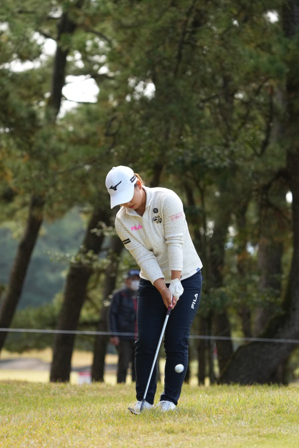 西郷真央のウェッジスイング（アプローチ）連続写真【2021年JLPGAツアーチャンピオンシップリコーカップ】