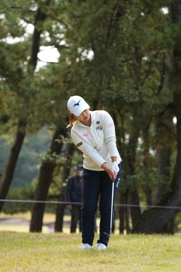 西郷真央のウェッジスイング（アプローチ）連続写真【2021年JLPGAツアーチャンピオンシップリコーカップ】