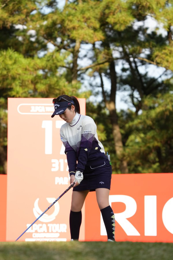 西村優菜のドライバースイング（斜め前方）連続写真【2021年JLPGAツアーチャンピオンシップリコーカップ】