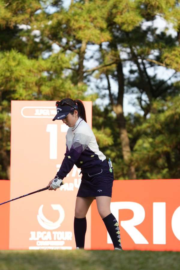 西村優菜のドライバースイング（斜め前方）連続写真【2021年JLPGAツアーチャンピオンシップリコーカップ】