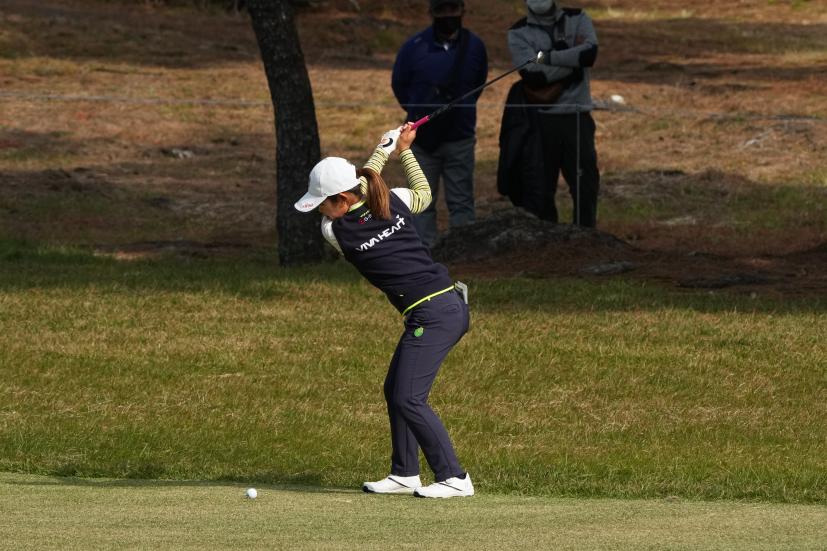 古江彩佳のウェッジスイング（フルスイング）連続写真【2021年JLPGAツアーチャンピオンシップリコーカップ】