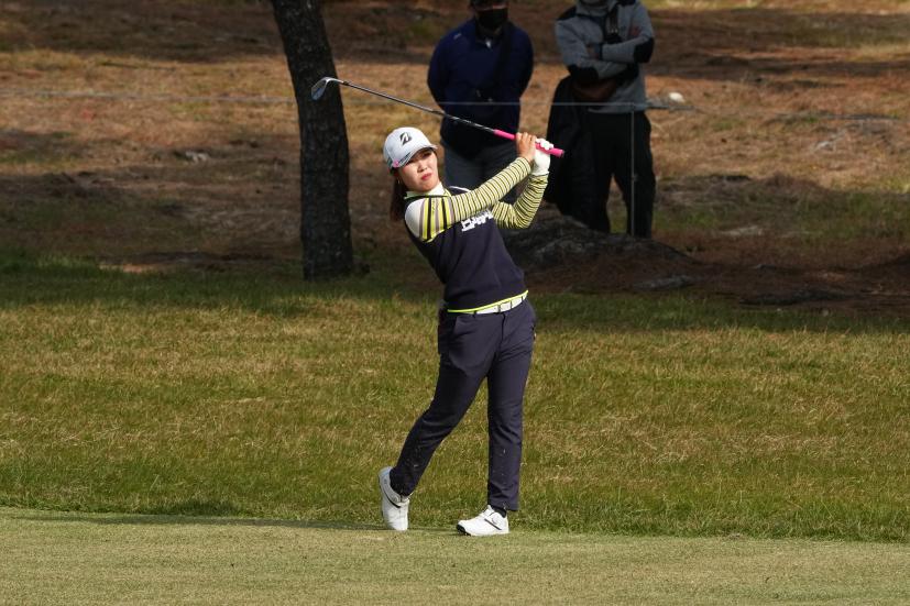 古江彩佳のウェッジスイング（フルスイング）連続写真【2021年JLPGAツアーチャンピオンシップリコーカップ】