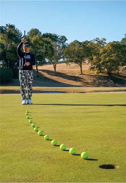 下りは上りに比べ傾斜の影響を大きく受ける。スピードが落ちるカップ周りはより慎重にラインを読もう。