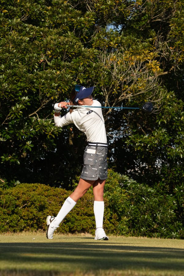 原英莉花のドライバースイング（斜め前方）連続写真【2021年JLPGAツアーチャンピオンシップリコーカップ】
