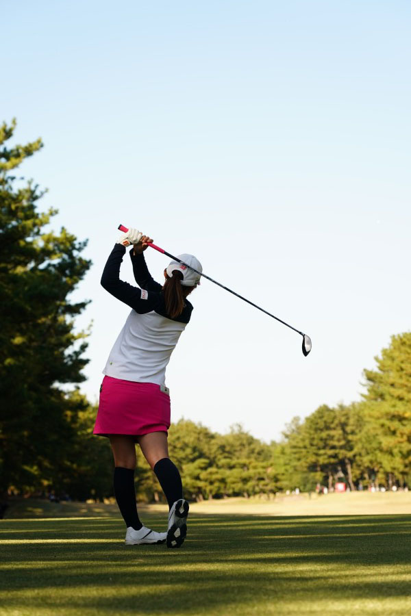 古江彩佳のフェアウェイウッドスイング（ティーショット）連続写真【2021年JLPGAツアーチャンピオンシップリコーカップ】