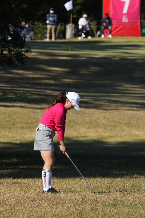 勝みなみのアイアンスイング（ラフ）連続写真【2021年JLPGAツアーチャンピオンシップリコーカップ】