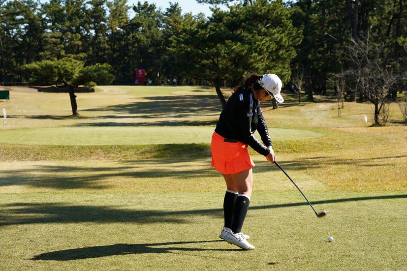 三ヶ島かなのフェアウェイウッドスイング（ティーショット）連続写真【2021年JLPGAツアーチャンピオンシップリコーカップ】