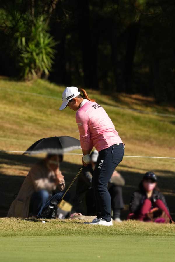 西郷真央のウェッジスイング（アプローチ）連続写真【2021年JLPGAツアーチャンピオンシップリコーカップ】