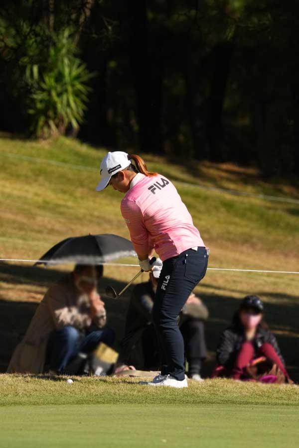 西郷真央のウェッジスイング（アプローチ）連続写真【2021年JLPGAツアーチャンピオンシップリコーカップ】