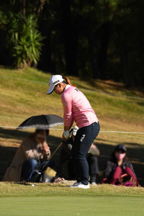 西郷真央のウェッジスイング（アプローチ）連続写真【2021年JLPGAツアーチャンピオンシップリコーカップ】