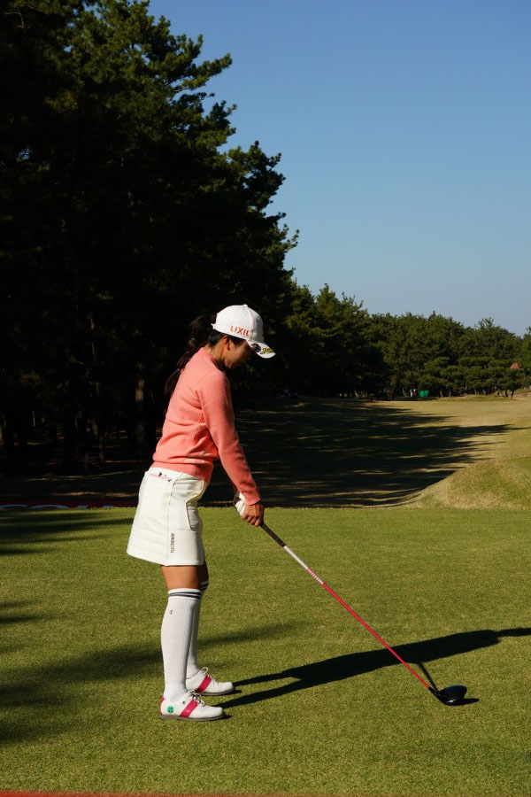 堀琴音のドライバースイング（後方）連続写真【2021年JLPGAツアーチャンピオンシップリコーカップ】