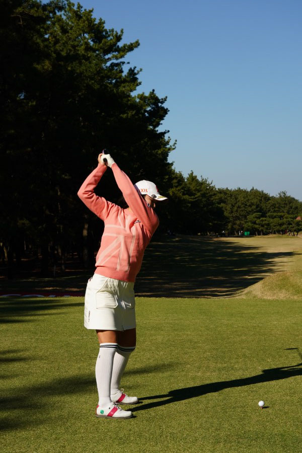 堀琴音のドライバースイング（後方）連続写真【2021年JLPGAツアーチャンピオンシップリコーカップ】