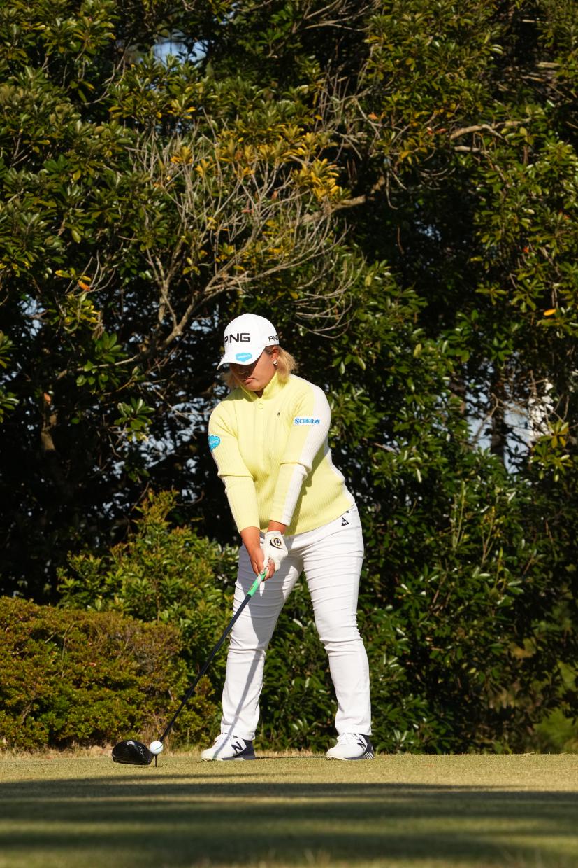 鈴木愛のドライバースイング（斜め前方）連続写真【2021年JLPGAツアーチャンピオンシップリコーカップ】