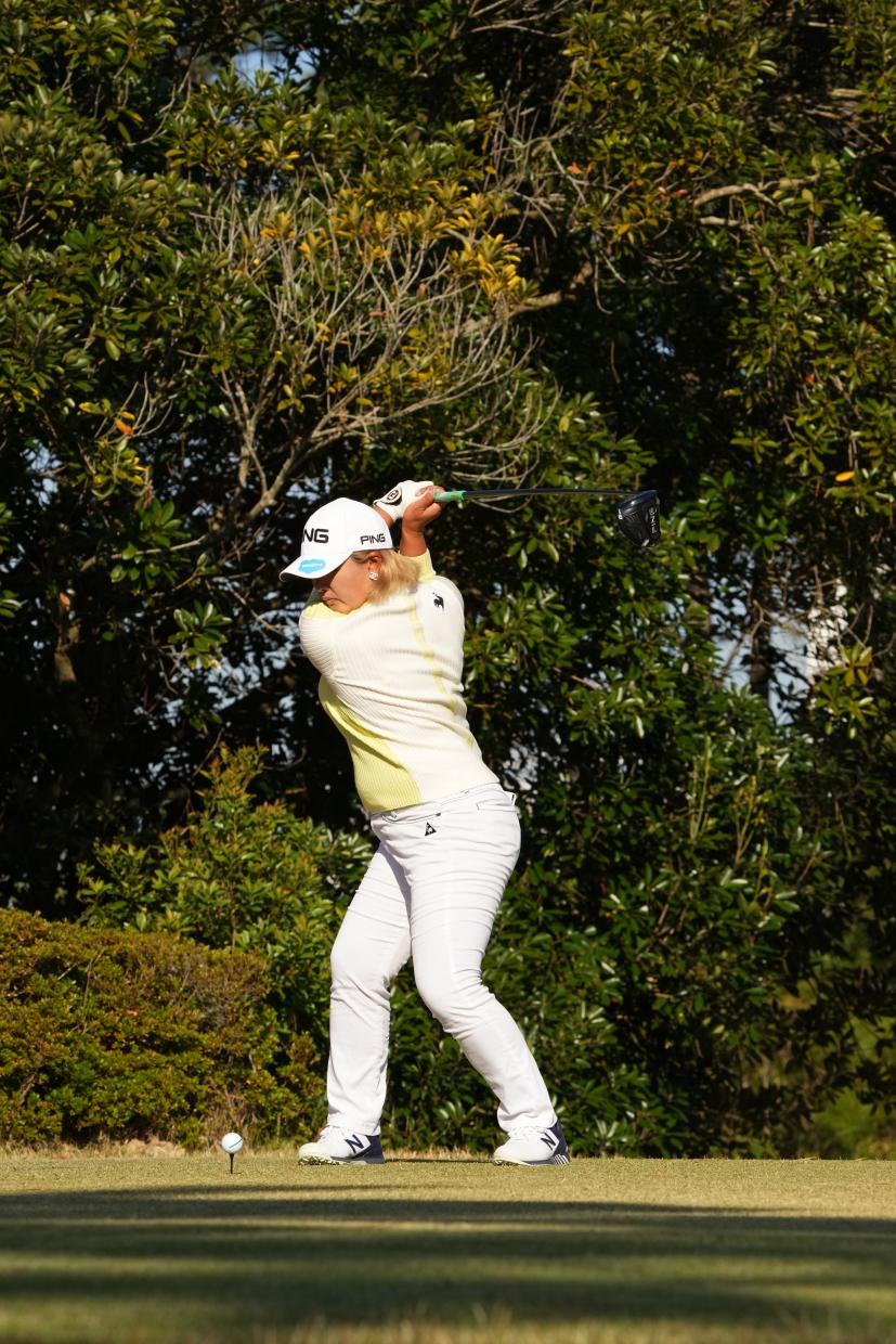 鈴木愛のドライバースイング（斜め前方）連続写真【2021年JLPGAツアーチャンピオンシップリコーカップ】