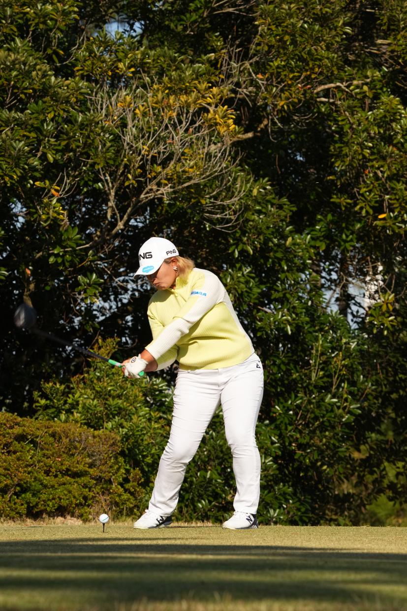 鈴木愛のドライバースイング（斜め前方）連続写真【2021年JLPGAツアーチャンピオンシップリコーカップ】
