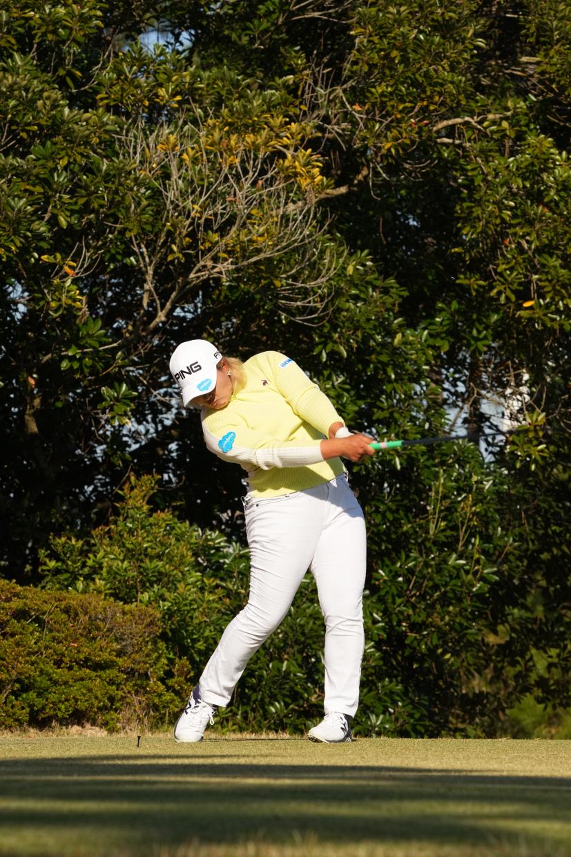 鈴木愛のドライバースイング（斜め前方）連続写真【2021年JLPGAツアーチャンピオンシップリコーカップ】