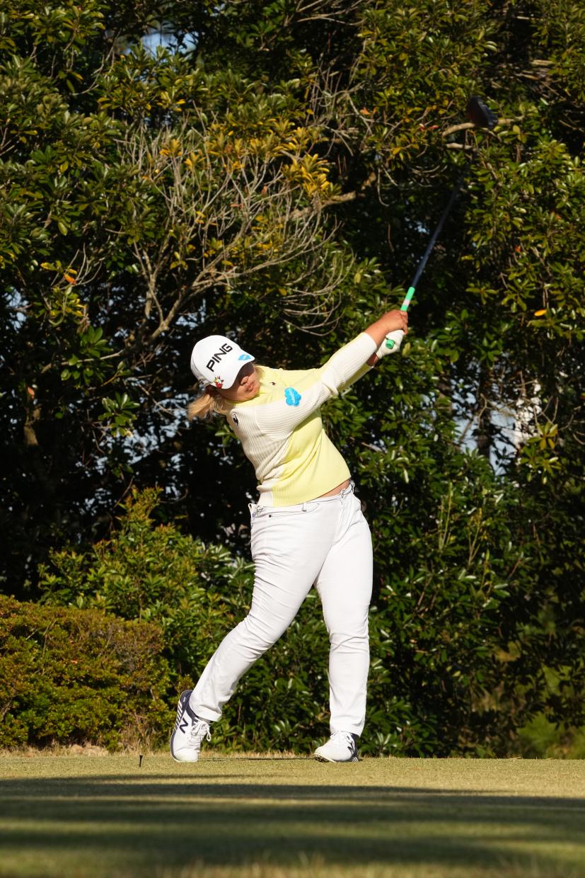 鈴木愛のドライバースイング（斜め前方）連続写真【2021年JLPGAツアーチャンピオンシップリコーカップ】