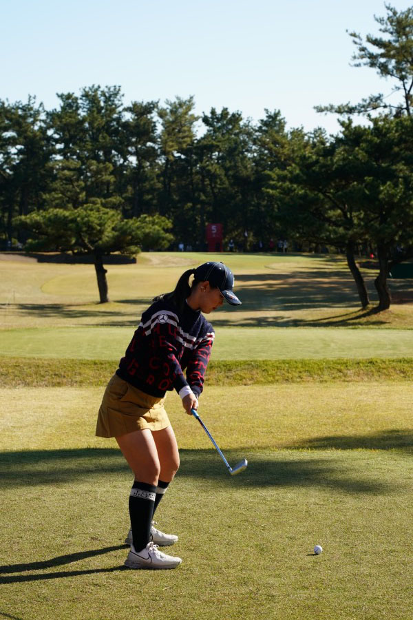 吉田優利のアイアンスイング（ティーショット）連続写真【2021年JLPGAツアーチャンピオンシップリコーカップ】