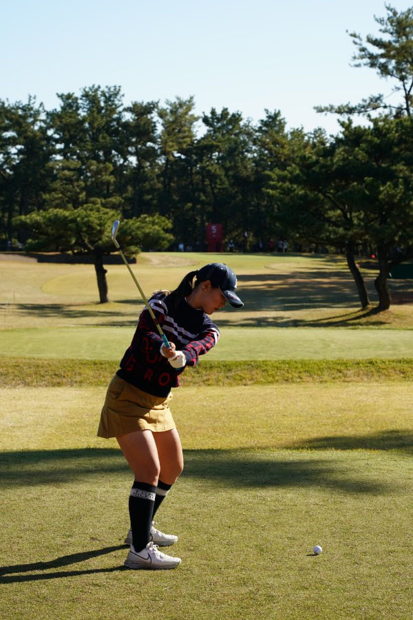 吉田優利のアイアンスイング（ティーショット）連続写真【2021年JLPGAツアーチャンピオンシップリコーカップ】