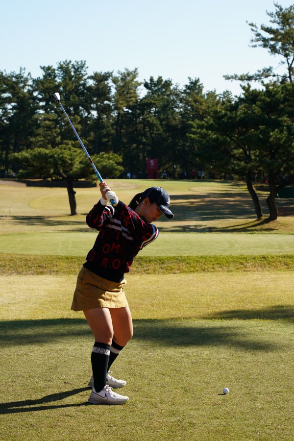 吉田優利のアイアンスイング（ティーショット）連続写真【2021年JLPGAツアーチャンピオンシップリコーカップ】