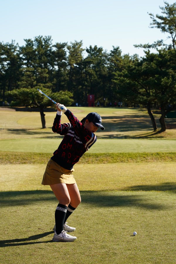 吉田優利のアイアンスイング（ティーショット）連続写真【2021年JLPGAツアーチャンピオンシップリコーカップ】