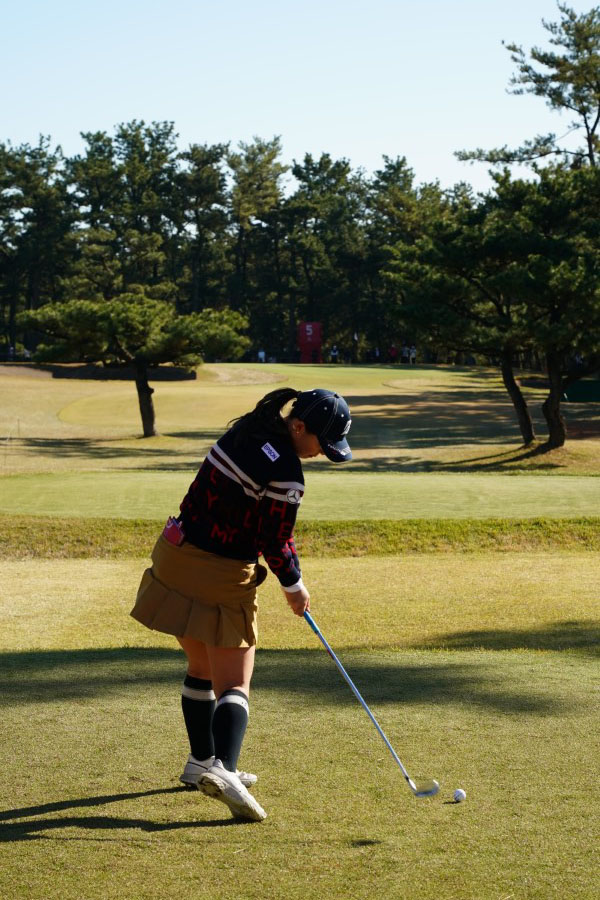 吉田優利のアイアンスイング（ティーショット）連続写真【2021年JLPGAツアーチャンピオンシップリコーカップ】