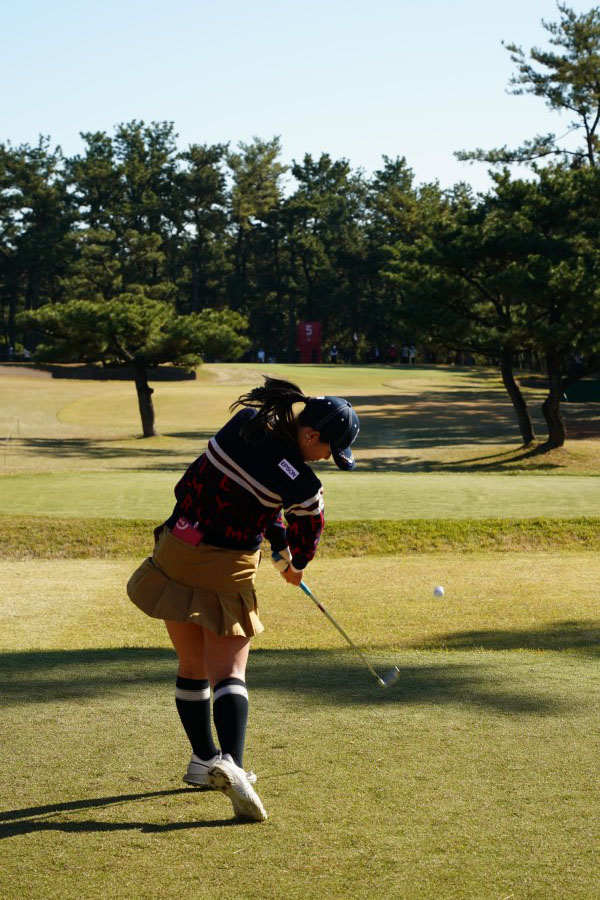 吉田優利のアイアンスイング（ティーショット）連続写真【2021年JLPGAツアーチャンピオンシップリコーカップ】